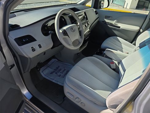 Used 2011 Toyota Sienna LE image 11