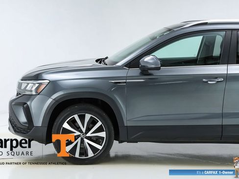 Used 2023 Volkswagen Taos SE w/ Panoramic Sunroof Package AWD/4WD image 3
