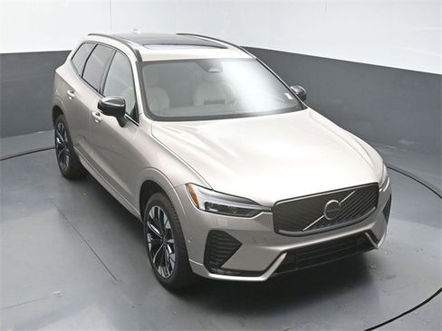 Used 2026 Volvo XC60 B5 Plus w/ Protection Package Premier image 43