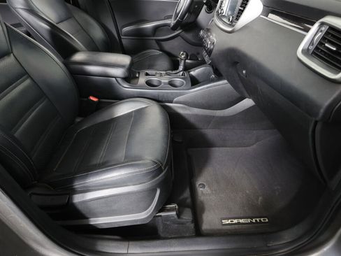 Used 2017 Kia Sorento FWD w/ LX Convenience Package image 26