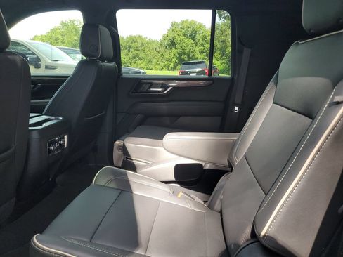 Used 2025 GMC Yukon XL Elevation RWD image 10
