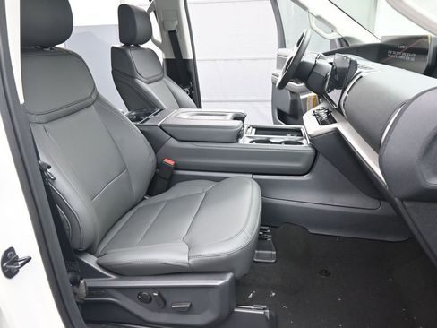 New 2026 Ford Expedition Active image 3