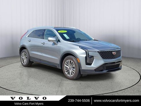 Used 2025 Cadillac XT4 Premium Luxury FWD image 1
