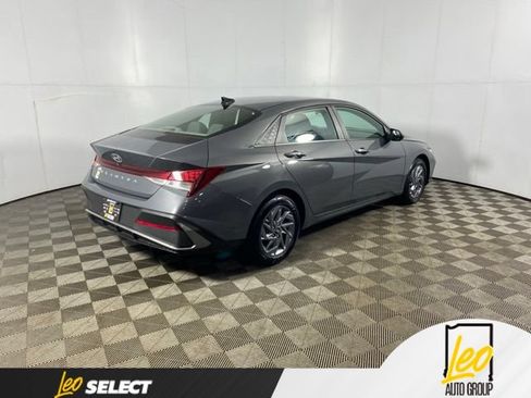 Used 2024 Hyundai Elantra SEL FWD image 6