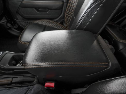 Used 2023 Jeep Gladiator Overland image 25