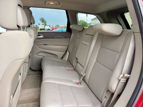 Used 2011 Jeep Grand Cherokee Laredo w/ Security & Convenience Group AWD/4WD image 12