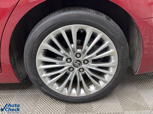 Used 2019 Toyota Avalon Limited image 31