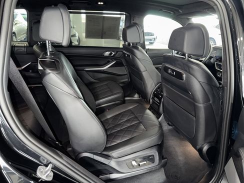 Certified 2025 BMW X7 xDrive40i w/ M Sport Package image 11