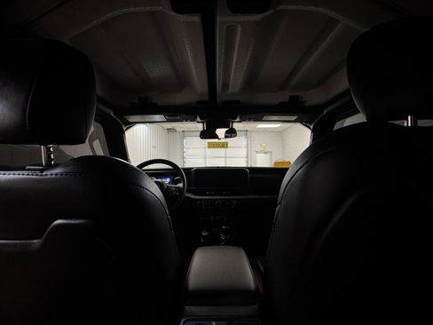 Used 2024 Jeep Gladiator Rubicon w/ Convenience Group image 19