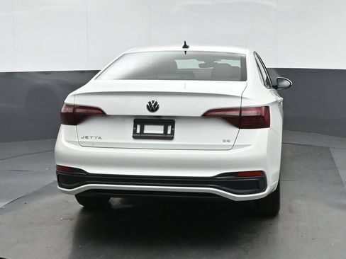 Used 2024 Volkswagen Jetta SE FWD image 6
