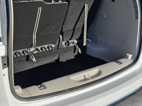 Used 2024 Chrysler Pacifica Touring-L image 23