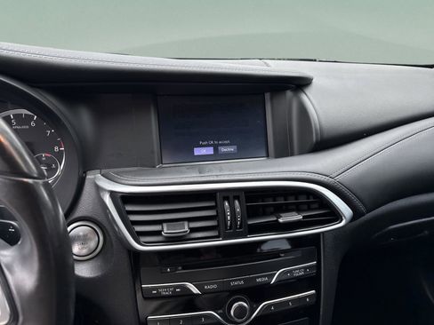 Used 2018 INFINITI QX30 Premium w/ Cargo Package image 12