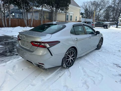 Used 2021 Toyota Camry SE w/ Cold Weather Package image 6