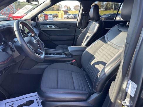Used 2025 Ford Explorer ST-Line w/ ST-Line Street Pack image 18