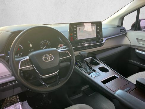 Used 2021 Toyota Sienna LE FWD image 10