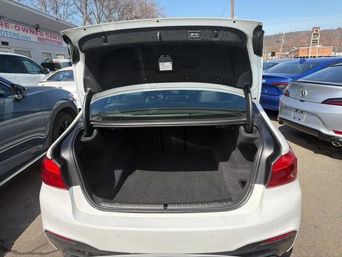 Used 2019 BMW 540i xDrive w/ M Sport Package image 10