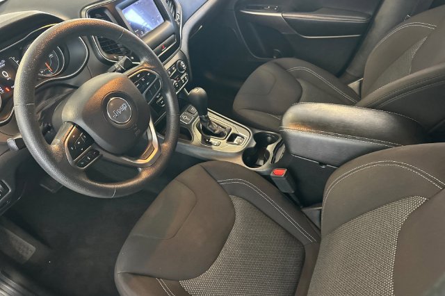 Used 2019 Jeep Cherokee Latitude w/ Popular Appearance Group FWD image 11