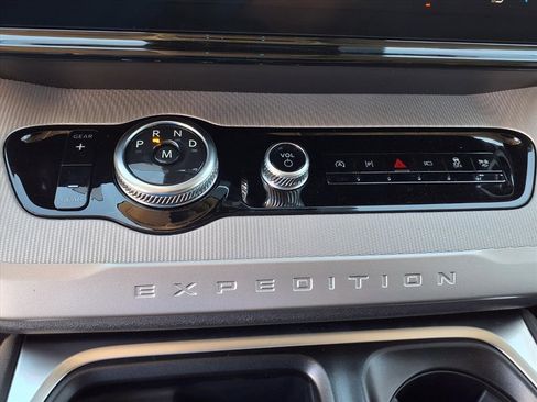 New 2026 Ford Expedition Active image 10