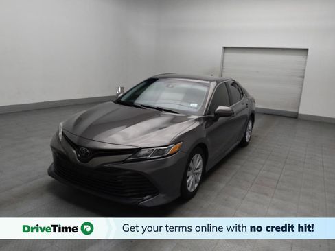 Used 2020 Toyota Camry LE image 1
