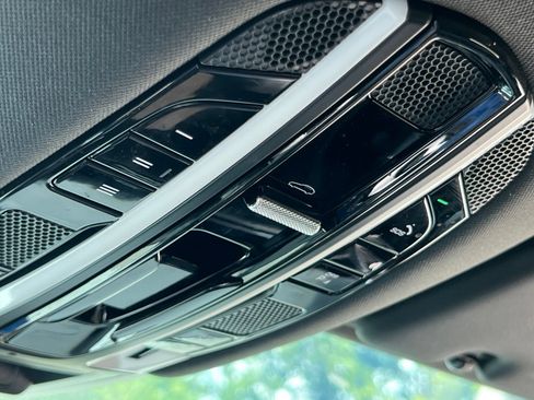 Certified 2023 Porsche Cayenne Platinum Edition AWD/4WD image 33