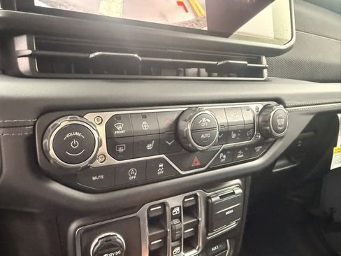 New 2026 Jeep Wrangler Unlimited Rubicon image 18