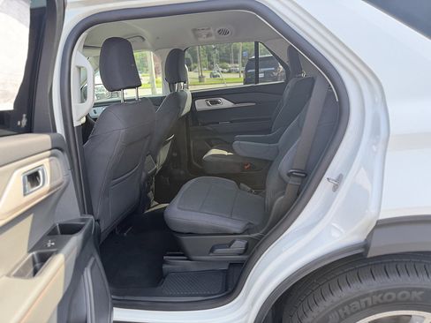 Used 2026 Ford Explorer Active AWD/4WD image 11