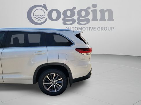 Used 2018 Toyota Highlander XLE FWD image 30