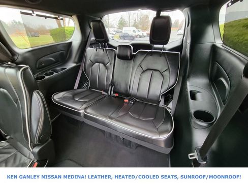 Used 2025 Chrysler Pacifica Limited image 42