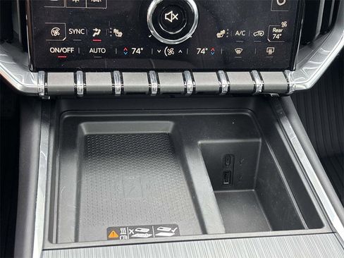 New 2025 GMC Acadia Elevation w/ Elevation Premium Package image 17