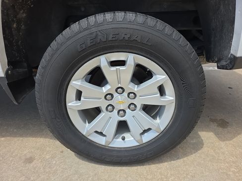 Used 2020 Chevrolet Colorado LT w/ Safety Package image 26