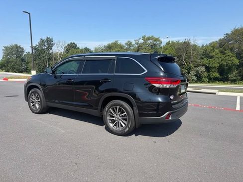 Used 2019 Toyota Highlander XLE AWD/4WD image 5