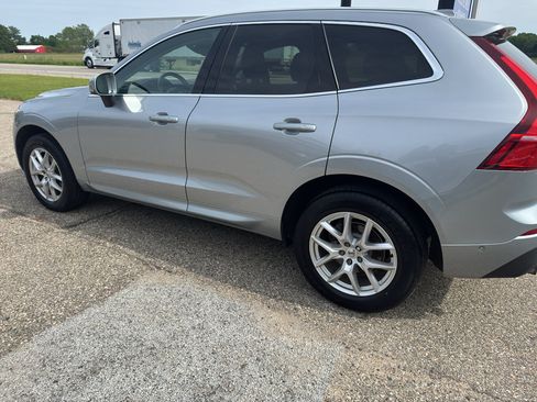 Used 2018 Volvo XC60 T5 Momentum w/ Convenience Package AWD/4WD image 6