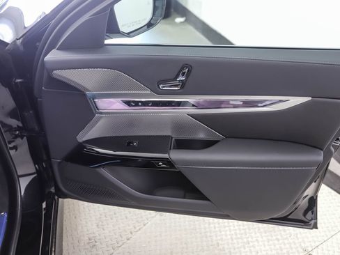 Used 2025 BMW i7 xDrive60 image 29