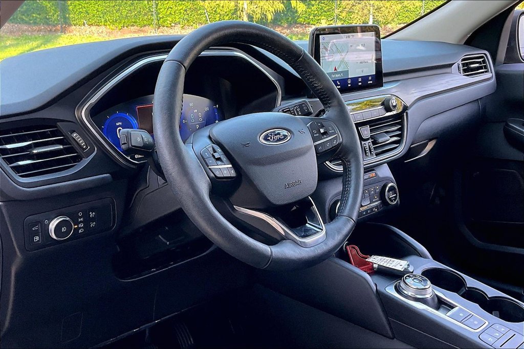 Used 2020 Ford Escape Titanium FWD image 4