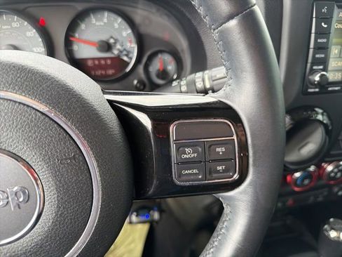 Used 2017 Jeep Wrangler Unlimited Sahara AWD/4WD image 15