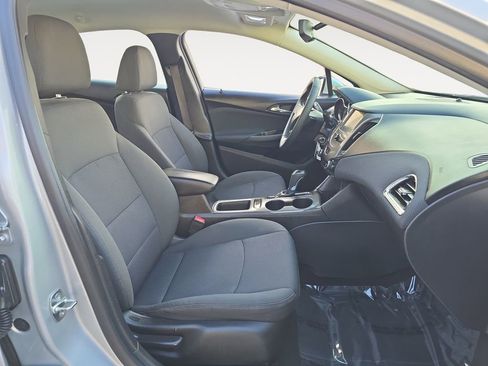 Used 2017 Chevrolet Cruze LT image 15