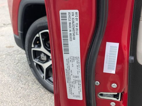 Used 2025 Jeep Compass Limited image 30