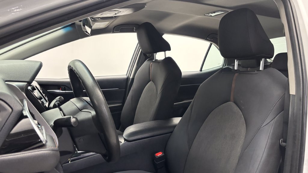 Used 2018 Toyota Camry LE FWD image 8