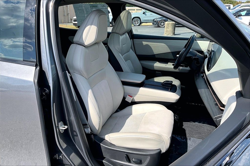 Used 2024 Nissan Ariya FWD image 31