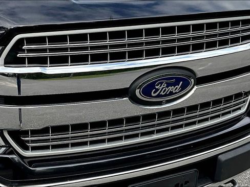 Used 2019 Ford F150 Lariat w/ Equipment Group 502A Luxury AWD/4WD image 36