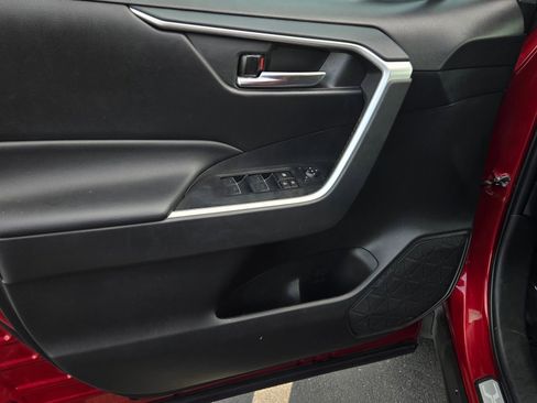 Used 2023 Toyota RAV4 XLE Premium image 9
