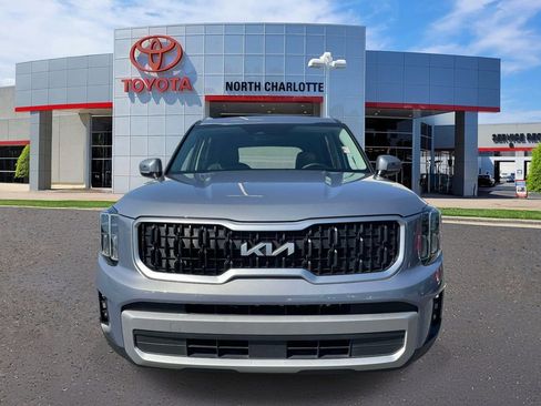 Used 2023 Kia Telluride EX w/ EX Captain's Chair Package FWD image 3