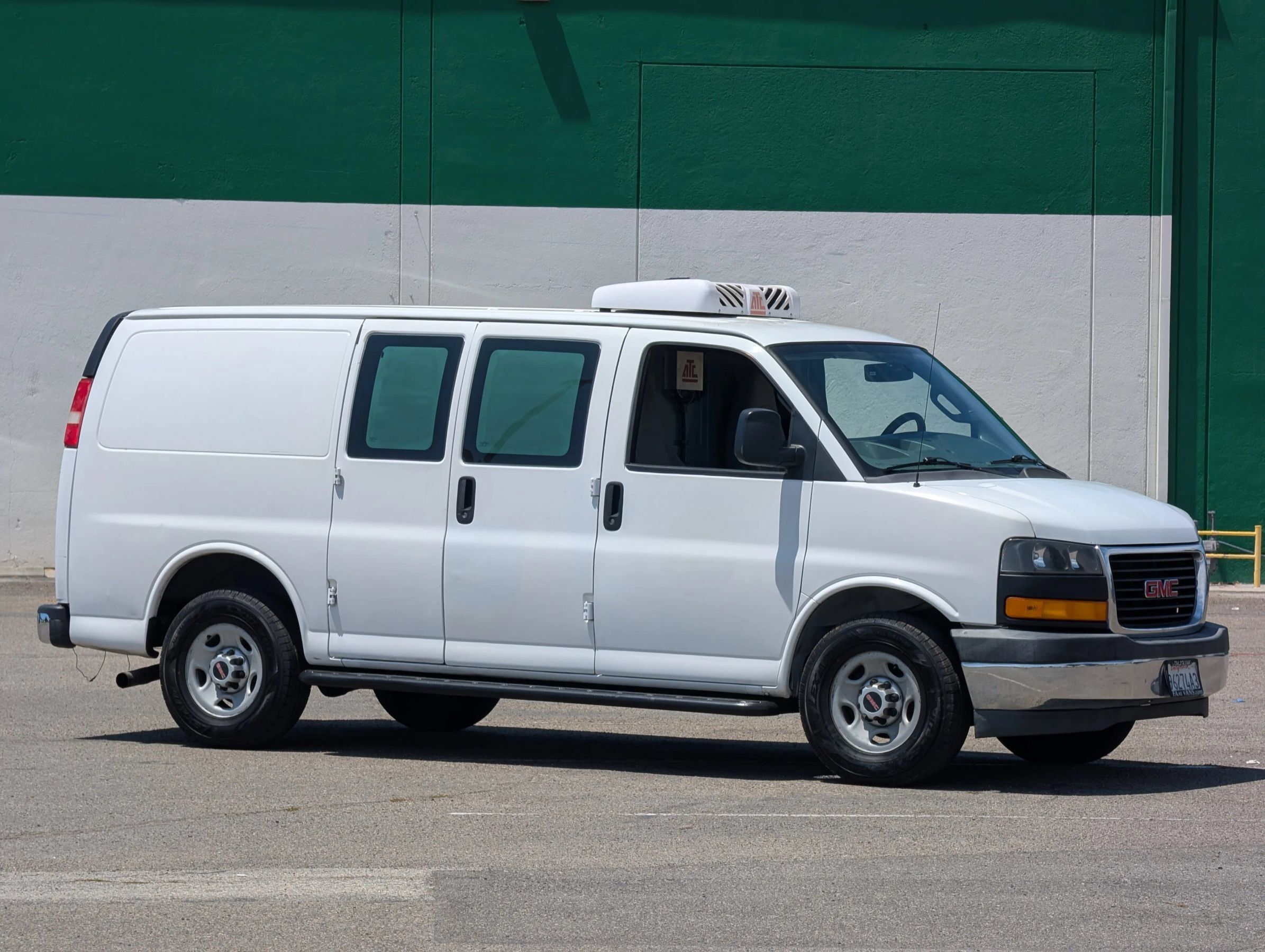 Used 2017 GMC Savana 2500 RWD image 1