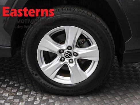 Used 2021 Toyota RAV4 LE image 31