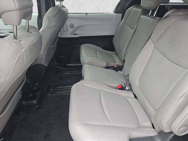 Used 2025 Toyota Sienna XLE FWD image 16