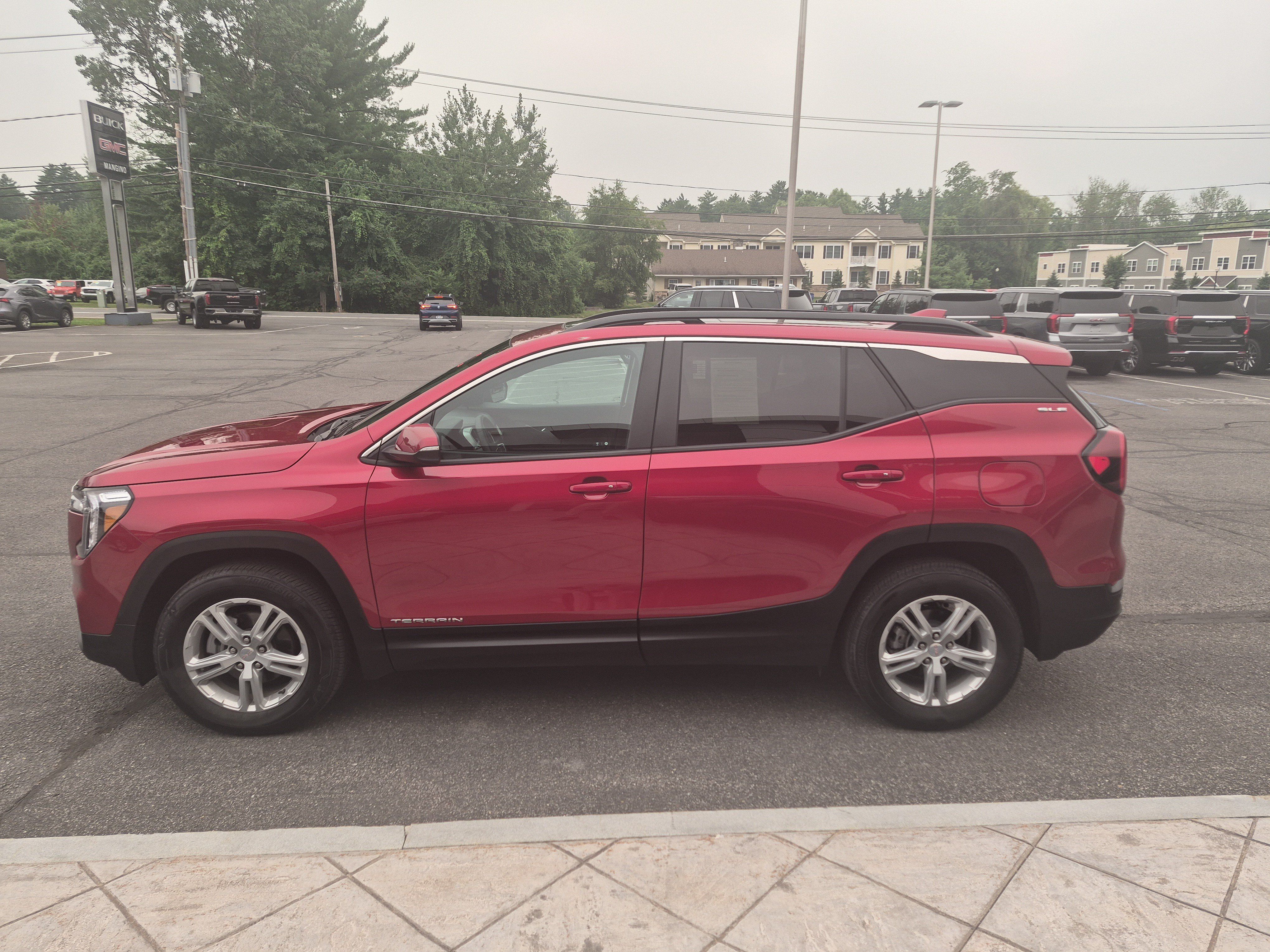Used 2023 GMC Terrain SLE w/ Driver Convenience Package AWD/4WD image 4