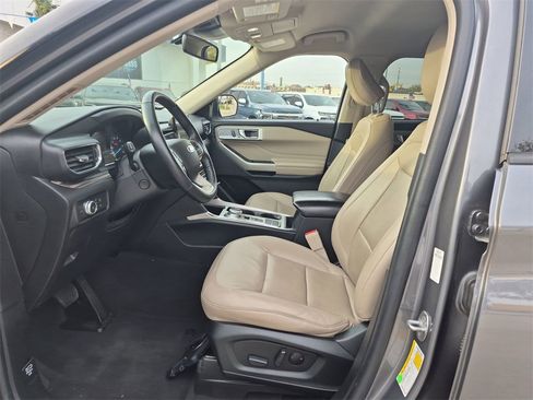 Used 2022 Ford Explorer Limited w/ Equipment Group 301A image 11