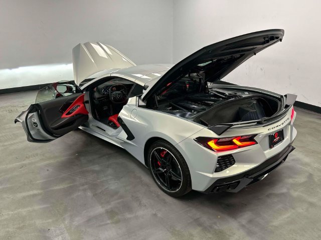 Used 2024 Chevrolet Corvette Stingray Preferred Cpe w/ Z51 Performance Package RWD image 18