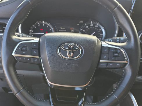 Used 2021 Toyota Highlander XSE image 23