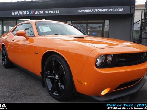 Used 2014 Dodge Challenger R/T image 5